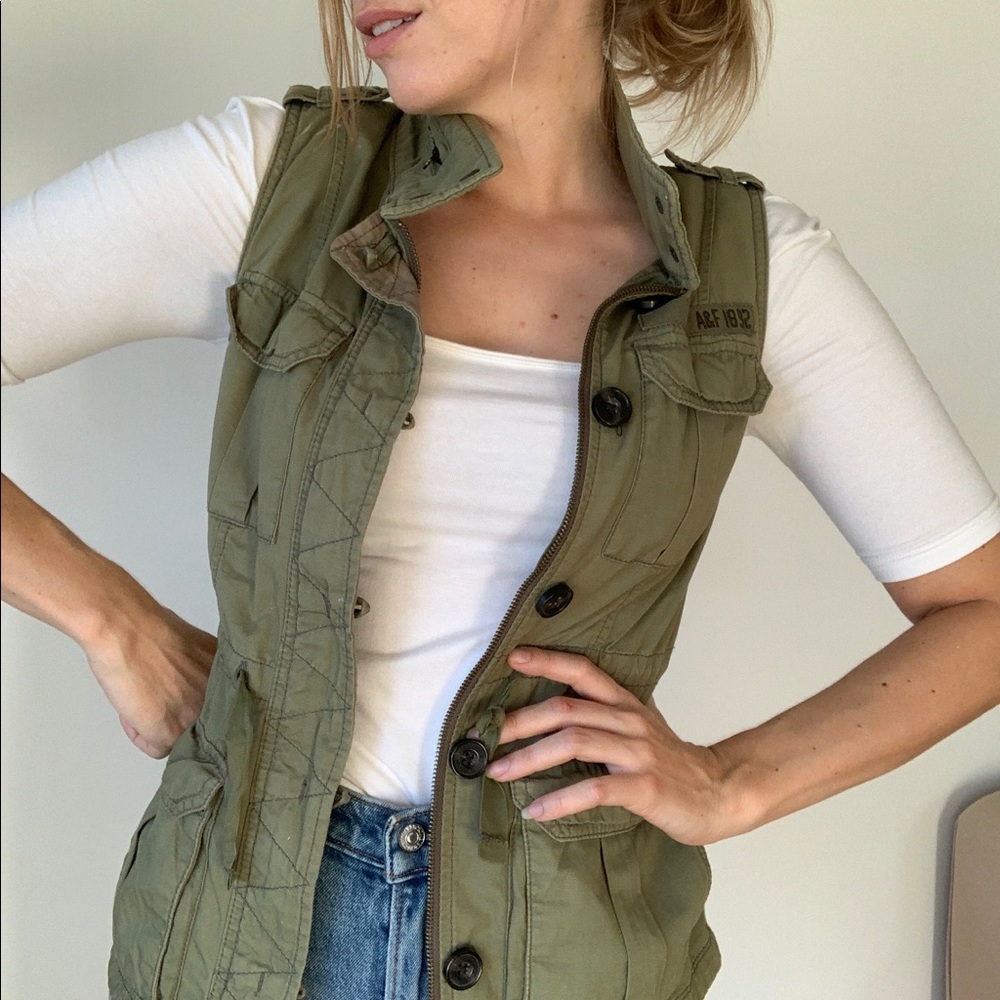 Abercrombie & Fitch military cargo vest